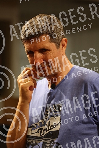A literary evening with Anto Tomic, an award-winning Croatian writer, journalist and screenwriter, was held in the Bukmarker cafeteria, in the Delfi SKC bookstore.
Knjizevno vece s Antom Tomicem, nagradjivanim hrvatskim piscem, novinarom i scenarist A literary evening with Anto Tomic, an award-winning Croatian writer, journalist and screenwriter, was held in the Bukmarker cafeteria, in the Delfi SKC bookstore.
Knjizevno vece s Antom Tomicem, nagradjivanim hrvatskim piscem, novinarom i scenarist