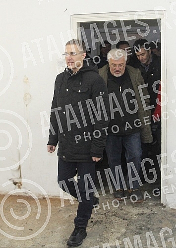 Aleksandar Vulin - Labor Minister, Nebojsa Stefanovic - Interior Minister Zoran Djordjevic - Defence Minister Miroslav Cuckovic - Obrenovac Mayor visited the temporary reception center for migrants.Aleksandar Vulin - ministar za rad, Nebojsa Stefano