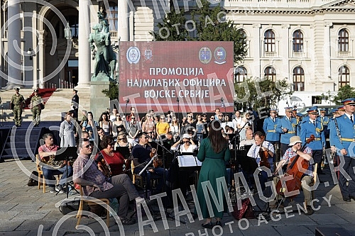 The general rehearsal of the ceremony on the occasion of the promotion of the youngest officers of the Serbian Army was held in front of the House of the National Assembly.Generalna proba svecanosti povodom promocije najmladjih oficira Vojske Srbij