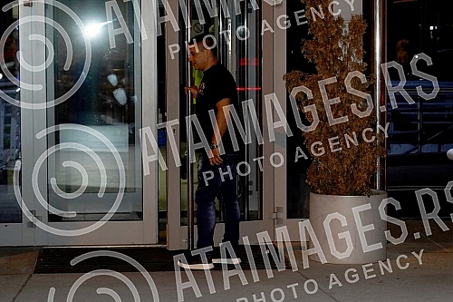 The arrival of Marija Kulic and Nenad Macanovic Bebica on the TV show Narod pita on TV Pink.Dolazak Marije Kulic i Nenada Macanovica Bebice na gostovanje u emisiji Narod pita na TV Pinku.