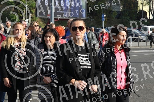 Aunties, janitors and other technical staff protested over having to pay court costs for the cases they lost.
Tetkice, domari i drugo tehnicko osoblje protestvovali su zbog obaveze da plate sudske troskove za sporove koje su izgubili. Aunties, janitors and other technical staff protested over having to pay court costs for the cases they lost.
Tetkice, domari i drugo tehnicko osoblje protestvovali su zbog obaveze da plate sudske troskove za sporove koje su izgubili.