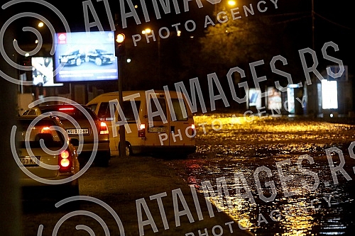 Plumbed water pipe in Pastroviceva street near the new shopping center Ada Moll.Pukla vodovodna cev u Pastrovicevoj ulici kod novog trznog centra Ada Moll.