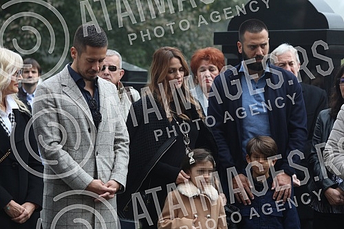 The commemoration on the occasion of one year since the death of Marinko Rokvic was held at the Bezanija cemetery.Pomen povodom godinu dana od smrti Marinka Rokvica odrzan je na Bezanijskom groblju.