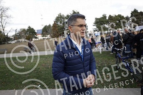 In Tasmajdan Park, People's Party President Vuk Jeremic issued a statement regarding criminal charges against Serbian Prime Minister Ana Brnabic and Ministers Zorana Mihajlovic and Irena Vujovic in connection with plans to open a Rio Tinto lithium mi