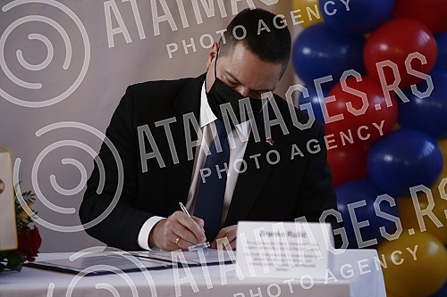  Serbian First Deputy Prime Minister and Minister of Education, Science and Technological Development Branko Ruzic and German Ambassador to Serbia Thomas Schieb visited the German school and signed an agreement on cooperation between the two governme