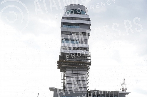 Extensive infrastructure works on the modernization of Belgrade Airport began in early 2020 and are aimed at increasing capacity and improving user experience and comfort. Obimni infrastrukturni radovi na modernizaciji beogradskog aerodroma zapocet