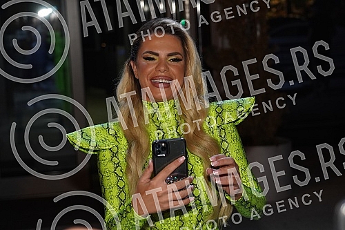 The arrival of Marijana Zonjic and Dalila Dragojevic as a guest in the show Narod pita on TV Pink.Dolazak Marijane Zonjic i Dalile Dragojevic na gostovanje u emisiji Narod pita na TV Pinku. 