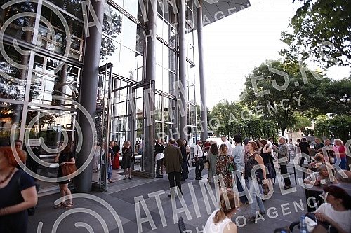 The play In the Agony of Miroslav Krleza, directed by Ivica Buljan at the Croatian National Theater in Zagreb, was performed on the stage of Ljubo Tadic of the Yugoslav Drama Theater.
Na sceni Ljuba Tadic Jugoslovenskog dramskog pozorista izvedena j The play In the Agony of Miroslav Krleza, directed by Ivica Buljan at the Croatian National Theater in Zagreb, was performed on the stage of Ljubo Tadic of the Yugoslav Drama Theater.
Na sceni Ljuba Tadic Jugoslovenskog dramskog pozorista izvedena j