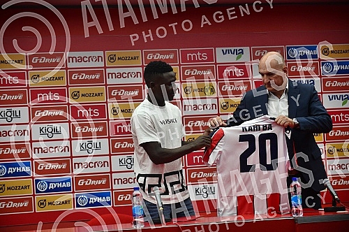Kings Kangwa, a new reinforcement of FC Red Star for next season, was presented at the Media Center of the Rajko Mitic Stadium.U Medija centru stadiona Rajko Mitic predstavljen je Kings Kangva, novo pojacanje FK Crvena zvezda za narednu sezonu.