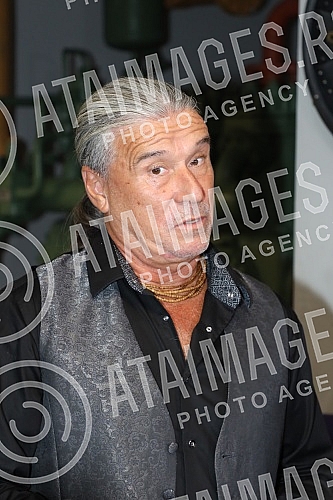 The famous Split tenor Goran Karan, after two big successful concerts in the Serbian capital in 2018 and 2019, returned to the Big Stage of the mts Dvorana.Proslavljeni splitski tenor Goran Karan, nakon dva velika uspesna koncerta u srpskoj preston