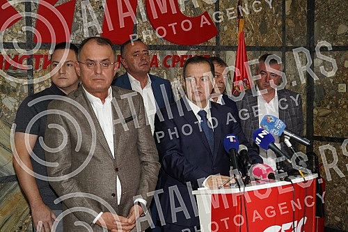 The ceremonial meeting of the Main Board of the Socialist Party of Serbia on the occasion of marking 32 years since the founding of the party was held at the party's headquarters, and SPS President Ivica Dacic addressed it.Svecana sednica Glavnog o