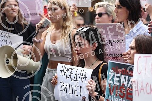 In front of the building where the editorial office of the daily Informer is located, a second protest was held in the organization of Women's Solidarity due to the publication of an interview with serial rapist Igor Milosevic.Ispred zgrade u kojoj