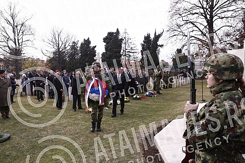 By laying wreaths at the Commonwealth Cemetery, the British Embassy in Serbia marked World War I Armistice Day, and the ceremony was led by British Ambassador Sian MacLeod. Polaganjem venaca na groblju Komonvelta, ambasada Velike Britanije u Srbiji