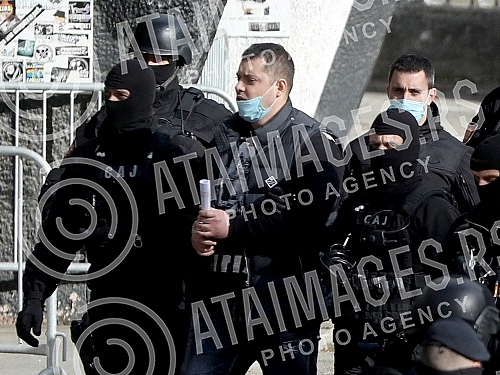 As part of the investigation after the arrest of the organized criminal group, Veljko Beluvuk, known as Velja Nevolja, was brought to the stadium of the Partizan Football Club accompanied by the police. As part of the investigation after the arrest of the organized criminal group, Veljko Beluvuk, known as Velja Nevolja, was brought to the stadium of the Partizan Football Club accompanied by the police.