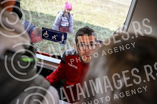 Red Star players have organized clubs with fans prior to the continuation of the Super League season - a tram ride through Belgrade.Fudbaleri Crvene zvezde organizovali su druzenje sa navijacima pred nastavak sezone u Superligi - voznjom tramvajem p