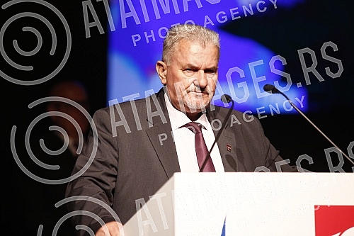 As part of the election campaign, the Party of United Pensioners of Serbia held a rally in Cacak.Partija ujedinjenih penzionera Srbije u sklopu preidzborne kampanje odrzala je miting u Cacaku.