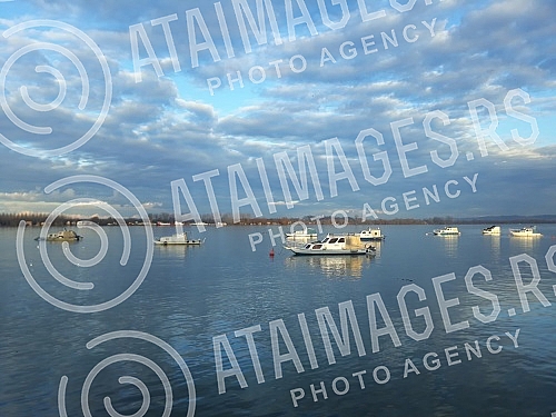 Calm the day on the Zemun's  wharf. Smiraj dana na zemunskom keju. 