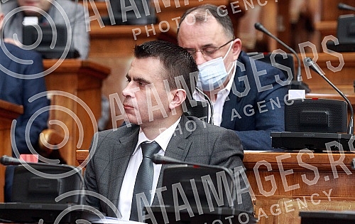 At the request of 237 deputies, the President of the National Assembly of the Republic of Serbia, Ivica Dacic, convened the Seventeenth Extraordinary Session in the Twelfth Convocation. Predsednik Narodne skupstine Republike Srbije Ivica Dacic sazv