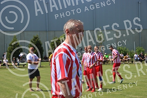 The legends of the Red Star, veterans of the Serbian champions, played a show match today in Vienna against the veterans of the Yugoslav League.Legende Crvene zvezde, veterani sampiona Srbije, odigrali su danas u Becu revijalnu utakmicu protiv vete