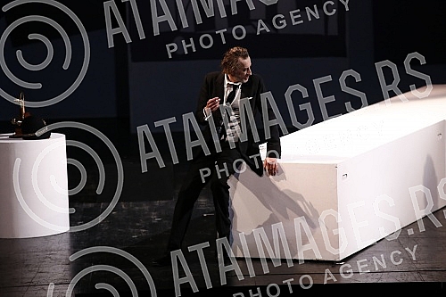 The play In the Agony of Miroslav Krleza, directed by Ivica Buljan at the Croatian National Theater in Zagreb, was performed on the stage of Ljubo Tadic of the Yugoslav Drama Theater.Na sceni Ljuba Tadic Jugoslovenskog dramskog pozorista izvedena j