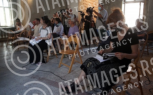 A press conference announcing the program of the 58th October Salon - Belgrade Biennale was held at the Museum of the City of Belgrade.
Konferencija za novinare na kojoj je najavljen program 58. Oktobarskog salona - Beogradskog bijenala odrzana je u A press conference announcing the program of the 58th October Salon - Belgrade Biennale was held at the Museum of the City of Belgrade.
Konferencija za novinare na kojoj je najavljen program 58. Oktobarskog salona - Beogradskog bijenala odrzana je u