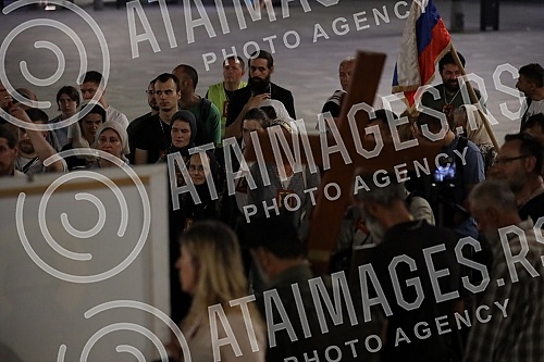 12. The Vidovdan liturgy with the blessing of His Eminence the Bishop of Raska and Prizren in exile G. G. Ksenofont began with a gathering at the monument to Prince Mihailo, where the Akathist was consecrated to the Holy Great Martyr Prince Lazar, an