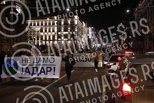 In front of the Presidency of Serbia, despite the ban on the gathering, several hundred citizens gathered at a protest organized by the organization Kreni - Promeni, demanding a ban on the extraction of pine and lithium.Ispred Predsednistva Srbije,