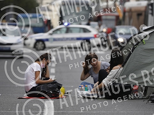 In front of the Ministry of Education, the student movement 