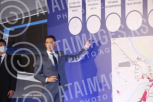 The contractual agreement for the Project of infrastructure construction and filling of the plateau for the metro depot in Makisko polje in Belgrade was signed in the ceremonial hall of the Old Palace.Ugovorni sporazum za Projekat izgradnje infrast