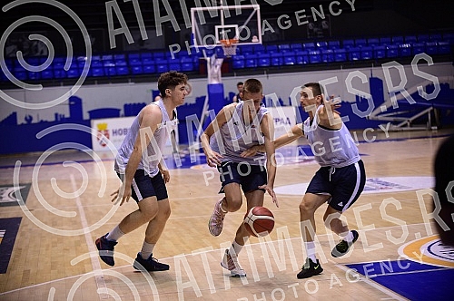 The second day of the Dusan Ivkovic Belgrade Basketball Clinic, organized by the Association of Basketball Coaches of Serbia, is held at the Ranko Zeravica Sports Hall in New Belgrade.Drugi dan Beogradske kosarkaske klinika Dusan Ivkovic u organiza