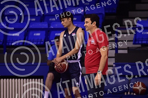 The second day of the Dusan Ivkovic Belgrade Basketball Clinic, organized by the Association of Basketball Coaches of Serbia, is held at the Ranko Zeravica Sports Hall in New Belgrade.Drugi dan Beogradske kosarkaske klinika Dusan Ivkovic u organiza