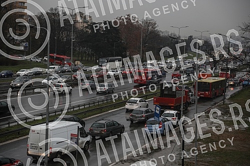 During the day, the busiest roads were blocked due to rain and New Year's euphoria.Tokom dana najprometnije saobracajnice bile su blokirane zbog kise i novogodisnje euforije