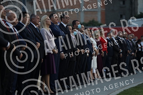 The central manifestation on the occasion of the Day of Serbian Unity, Freedom and the National Flag is being held on Savka Square near the monument to Stefan Nemanja. Centralna manifestacija povodom Dana srpskog jedinstva, slobode i nacionalne zas
