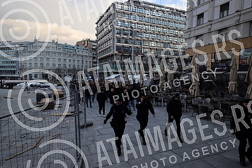 Fans of the Fejenodra football club, which will play the first game of the eighth finals of the League of Conferences against FC Partizan at 6:45 pm at the stadium in Humska, went to the stadium from the Republic Square with police escort.Navijaci 