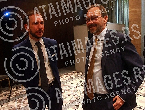 The regional forum on good governance and anti-corruption policies in times of geopolitical uncertainty was opened by the ambassadors of the European Union and the USA to Serbia, Emanuele Giaufret and Christopher Hill.Regionalni forum o dobrom upra