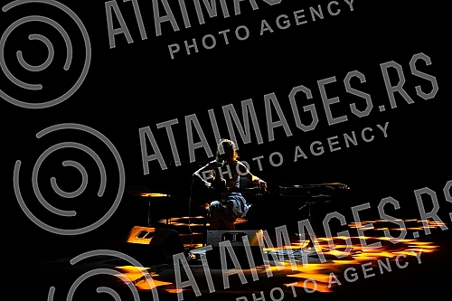 American alternative rock star, Kristin Hersh, held her first concert in Serbia, in the American Hall of the Belgrade Youth Center.Americka alternativna rok zvezda, Kristin Hersh, odrzala je svoj prvi koncert u Srbiji, u sali Amerikana Doma omladin