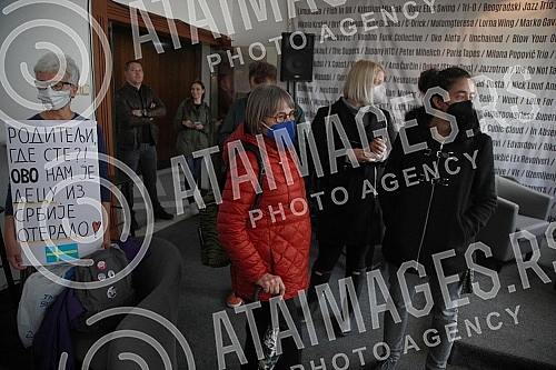 A press conference on the occasion of the civic petition for the pardon of war hero Zvezdan Jovanovic was held at the Media Center.Konferencija za medije povodom gradjanske peticije za pomilovanje ratnog heroja Zvezdana Jovanovica odrzana je u Medi