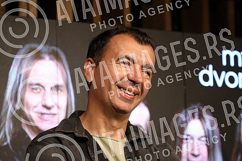 The press conference of the Osvajaci band from Kragujevac was held at the Lisbon club in the mts Dvorana.Konferencija za novinare kragujevackog benda Osvajaci odrzana je u klubu Lisabon u mts Dvorani.