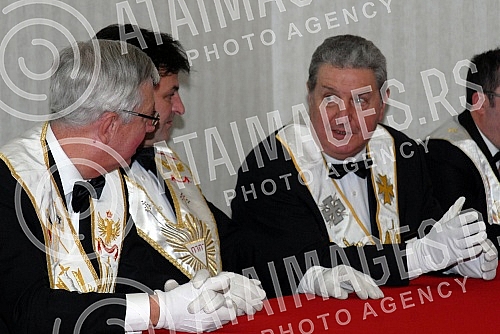 Slobodni zidari Srbije, odnosno Vrhovni savet Srbije u Beogradu, odrzao je svecanu proslavu Skotskog reda drevnog i prihvacenog. Domacin sastanka kojem su prisustvovali veliki komandir bio je suvereni grand komander Vrhovnog saveta Srbije Dragan Dju Slobodni zidari Srbije, odnosno Vrhovni savet Srbije u Beogradu, odrzao je svecanu proslavu Skotskog reda drevnog i prihvacenog. Domacin sastanka kojem su prisustvovali veliki komandir bio je suvereni grand komander Vrhovnog saveta Srbije Dragan Dju