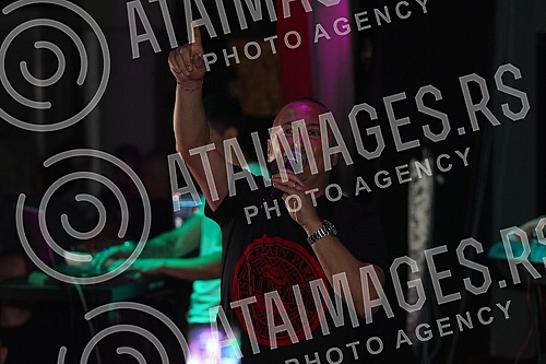 Performance of Radisa Trajkovic - Djani held on raft Na vodi kafana.Nastup Radise Trajkovic - Djani na splavu Na vodi kafana.