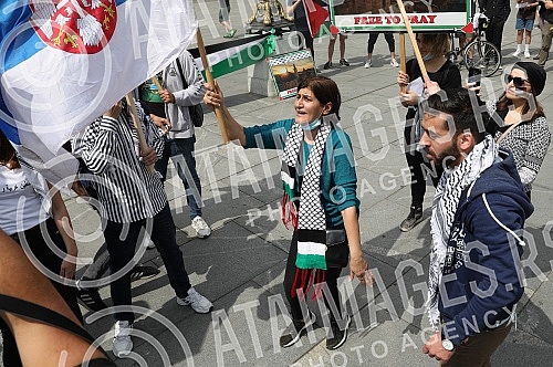 A rally in support of the Palestinian people in Jerusalem was held at the Monument to Prince Mikhail on Republic Square, organized by the Palestinian Diaspora in Serbia. Kod Spomenika knezu Mihailu, na Trg Republike odrzan skup podrske palestinskom