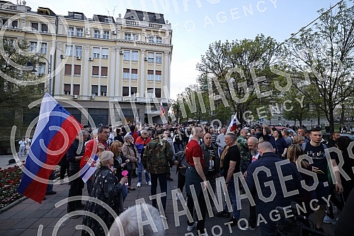 A protest was organized near the monument to Tsar Nikolai due to Serbia's vote in the United Nations General Assembly for the suspension of Russia from the UN Human Rights Council.Kod spomenika caru Nikolaju organizovan je protest zbog glasanja Srb