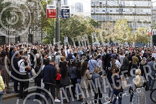 Lawyers protest against the disputed positions of the Supreme Court of Cassation (SCC) regarding the costs of processing bank loans and collecting insurance premiums.
Protest advokata zbog spornih stavova Vrhovnog kasacionog suda (VKS) u vezi sa sa Lawyers protest against the disputed positions of the Supreme Court of Cassation (SCC) regarding the costs of processing bank loans and collecting insurance premiums.
Protest advokata zbog spornih stavova Vrhovnog kasacionog suda (VKS) u vezi sa sa