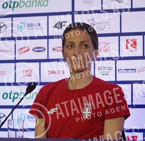 The women's volleyball national team of Serbia, which won a bronze medal at the Games in Tokyo, arrived in Belgrade, and on that occasion a press conference was held at the Nikola Tesla Airport.Zenska odbojkaska reprezentacija Srbije, koja je na Ig
