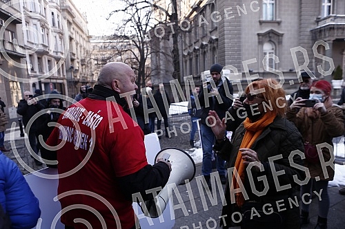 On the fourth anniversary of the murder of Oliver Ivanovic, citizens and opposition leaders gathered in front of the Presidency of the Republic of Serbia, and then went for a walk along the route to the Church of St. Mark under the slogan 
