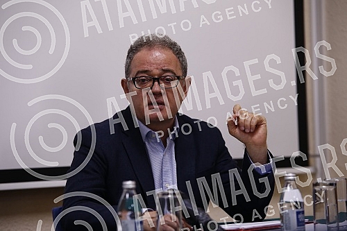 Organized by the Committee for Minorities and Human Rights of SANU, Dr. Zoran Lutovac gave a lecture 