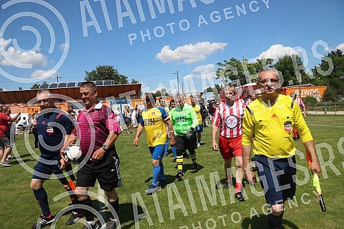 The legends of the Red Star, veterans of the Serbian champions, played a show match today in Vienna against the veterans of the Yugoslav League.
Legende Crvene zvezde, veterani sampiona Srbije, odigrali su danas u Becu revijalnu utakmicu protiv vete The legends of the Red Star, veterans of the Serbian champions, played a show match today in Vienna against the veterans of the Yugoslav League.
Legende Crvene zvezde, veterani sampiona Srbije, odigrali su danas u Becu revijalnu utakmicu protiv vete