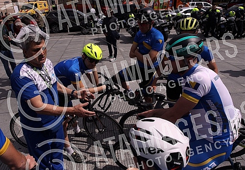 The 15th International Bicycle Race Belgrade - Banja Luka started from the Republic square.Sa Trga republike krenula je 15. Medjunarodna biciklisticka trka Beograd - Banjaluka.