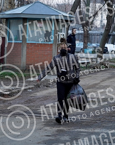 The First Basic Court in Belgrade today lifted the custody of rapper Stefan Djuric Rasta, in which he has been since October 3, 2020, after the police found drugs in his possession. Prvi osnovni sud u Beogradu ukinuo je danas pritvor reperu Stefanu