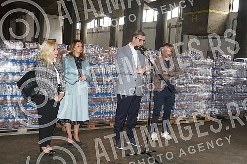 The President of the Republic of Serbia, Aleksandar Vucic, visited the warehouse of the Republic Directorate for Commodity Reserves - General Cargo Warehouse, Belgrade.
Predsednik Republike Srbije Aleksandar Vucic obisao je skladista Republicke dire The President of the Republic of Serbia, Aleksandar Vucic, visited the warehouse of the Republic Directorate for Commodity Reserves - General Cargo Warehouse, Belgrade.
Predsednik Republike Srbije Aleksandar Vucic obisao je skladista Republicke dire